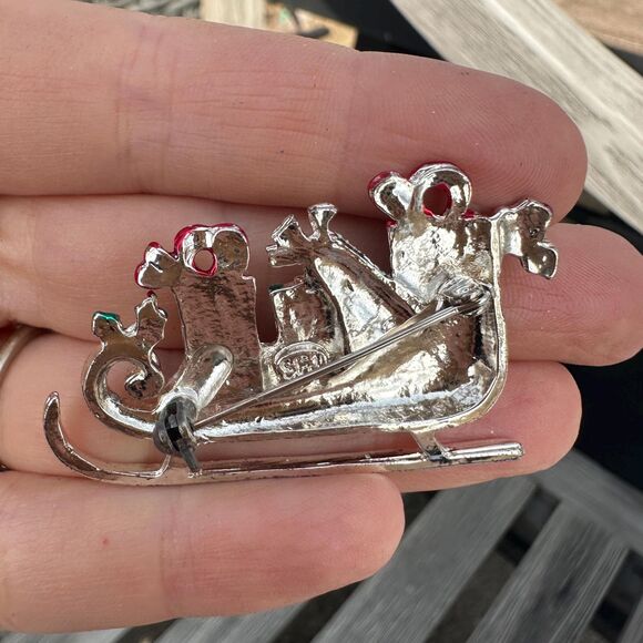 Vintage Santa Sleigh with Christmas Gifts Brooch Pin - Picture 7 of 8